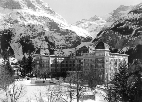 Das imposante «Grandhotel Bear», erbaut 1893. Ein nobles Hotel mit 300 Gästebetten und internationalem Renommee. Im Kriegswinter 1940/41 war es belegt durch Militär der MSA (Militär-Sanitäts-Anstalt).