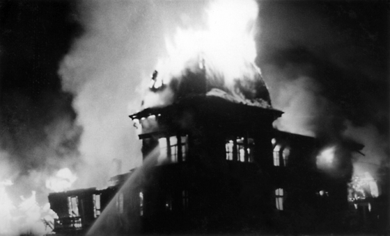 In der Nacht vom 15. auf den 16. Januar 1941 stand das Grandhotel plötzlich in Flammen. Alle Insassen konnten das Gebäude gerade noch rechtzeitig verlassen. Als Brandursache vermutete man eine weggeworfene Zigarette eines Soldaten.